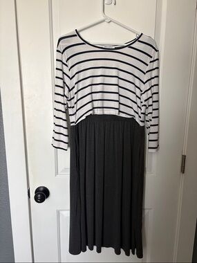 Smallshow Striped Black & White Midi Dress with 3/4 Sleeves